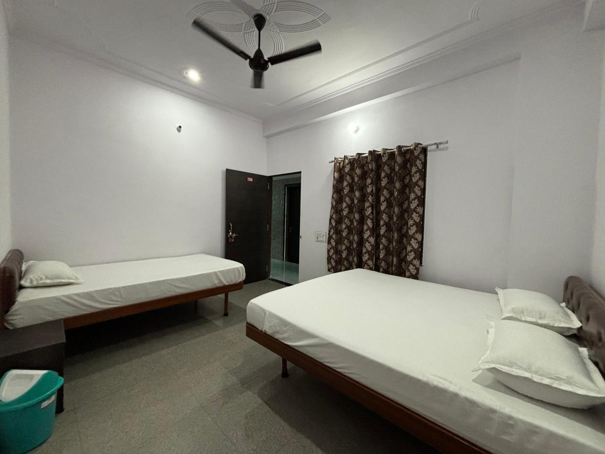 Hotel Raghunath Palace Khatu Bagian luar foto