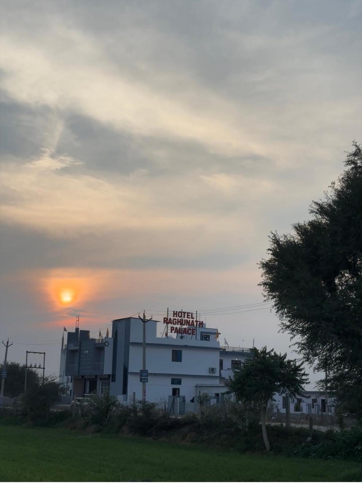 Hotel Raghunath Palace Khatu Bagian luar foto